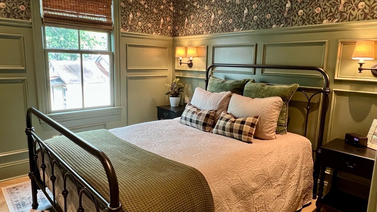 Photo of Bedroom in Metropolitan