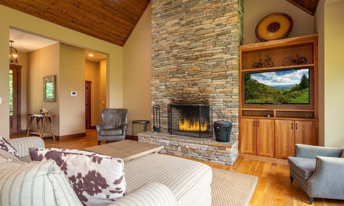Photo of Livingroom in Pisgah Forest