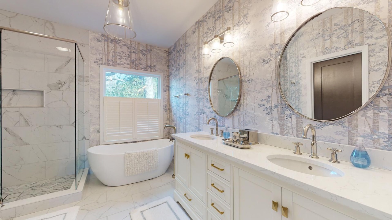 Photo of Bathroom in Mirror Lake