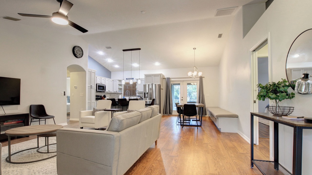 Photo of Livingroom in Sebastian Highlands