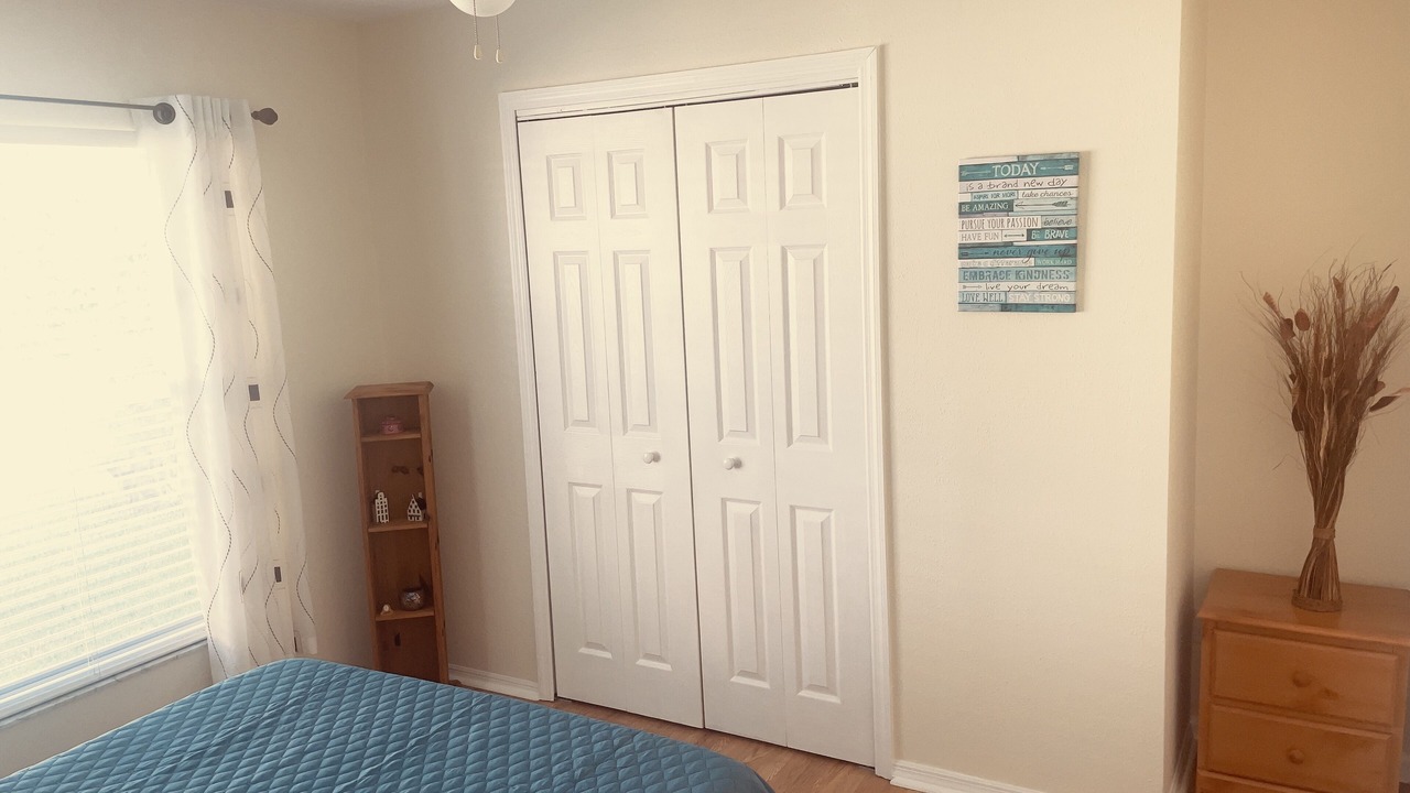 Photo of Bedroom in Crescent Lakes