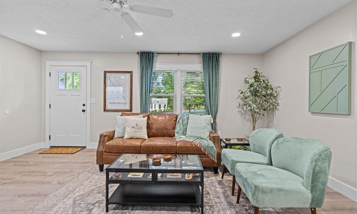 Photo of Livingroom in Simpsonville