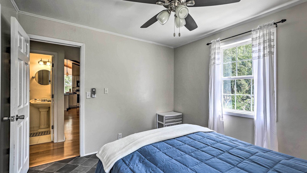 Photo of Bedroom in Calhoun County