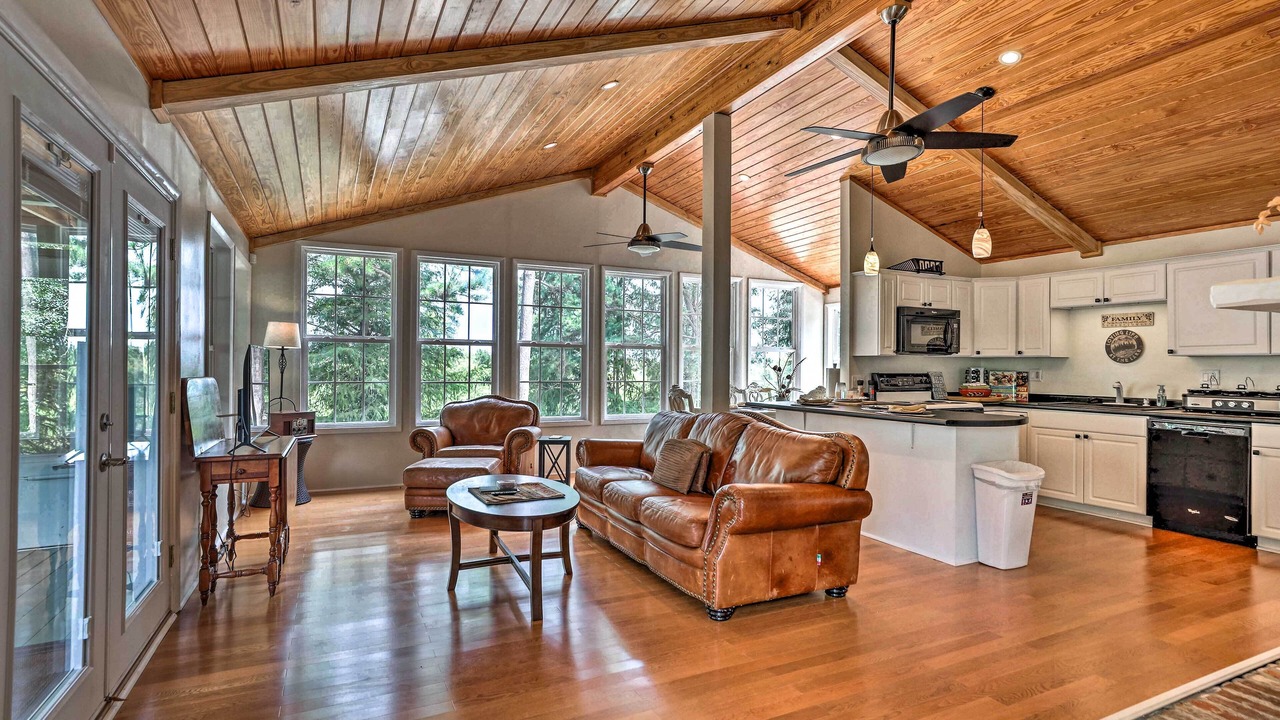 Photo of Bedroom in Calhoun County