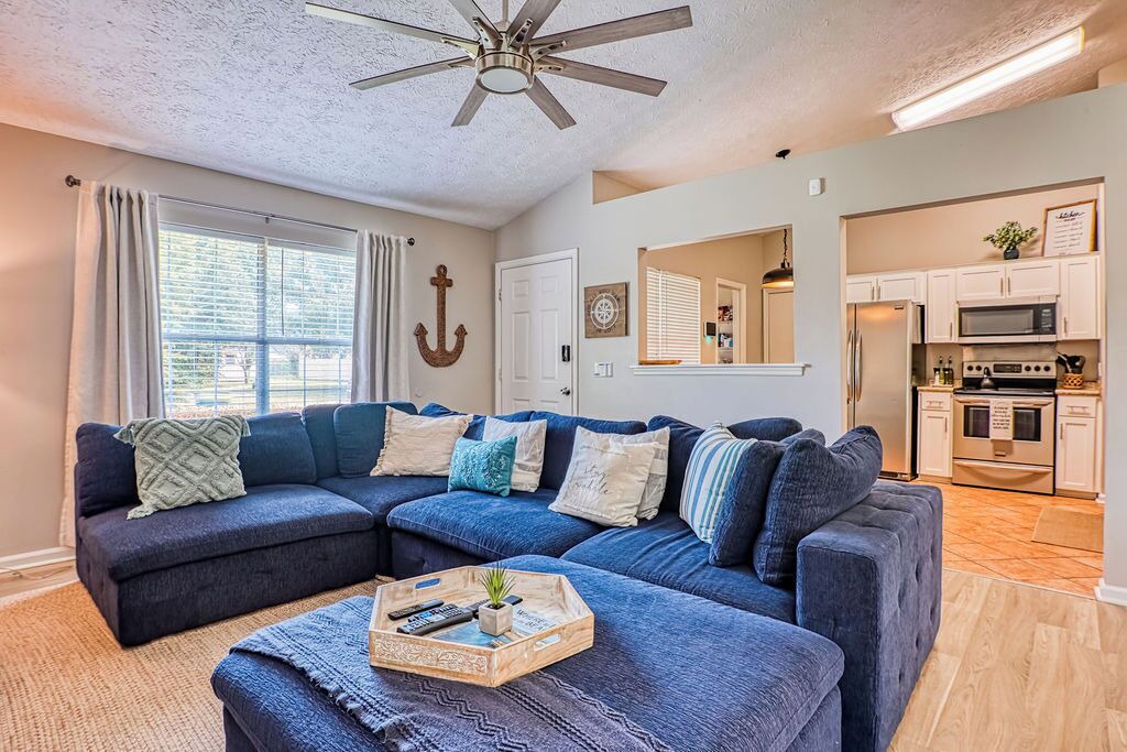 Photo of Livingroom in Whitemarsh Island