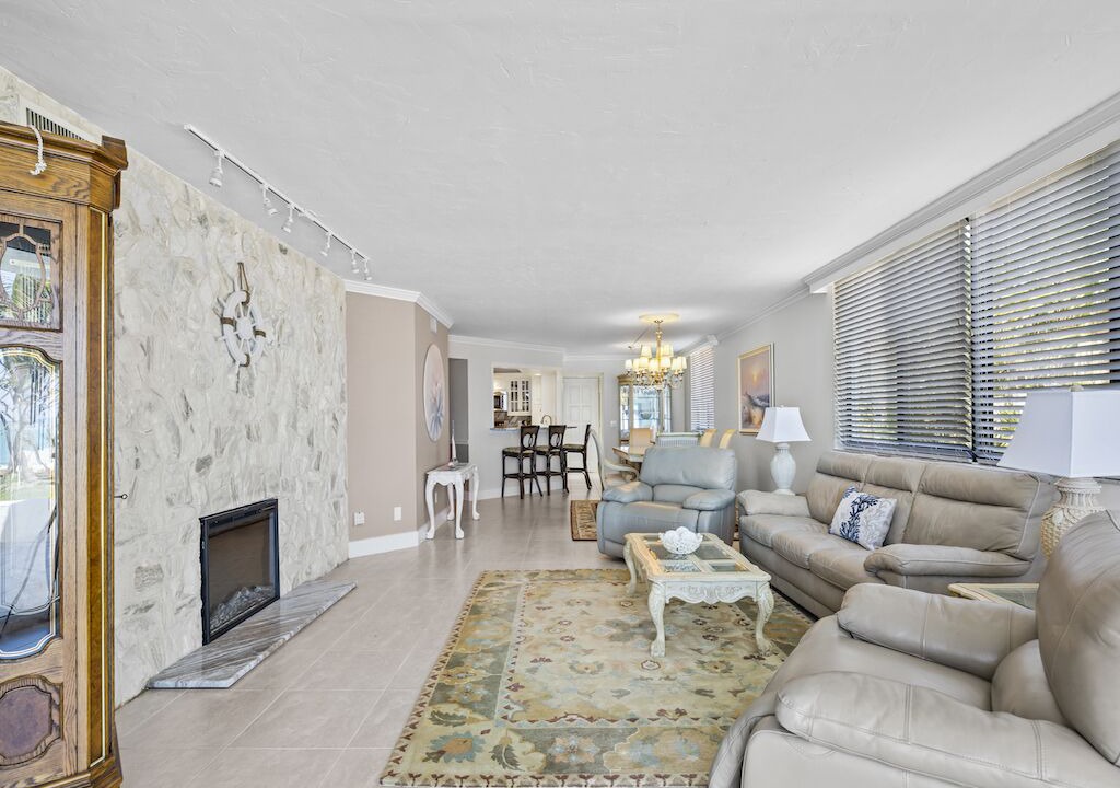 Photo of Livingroom in Indian River Shores