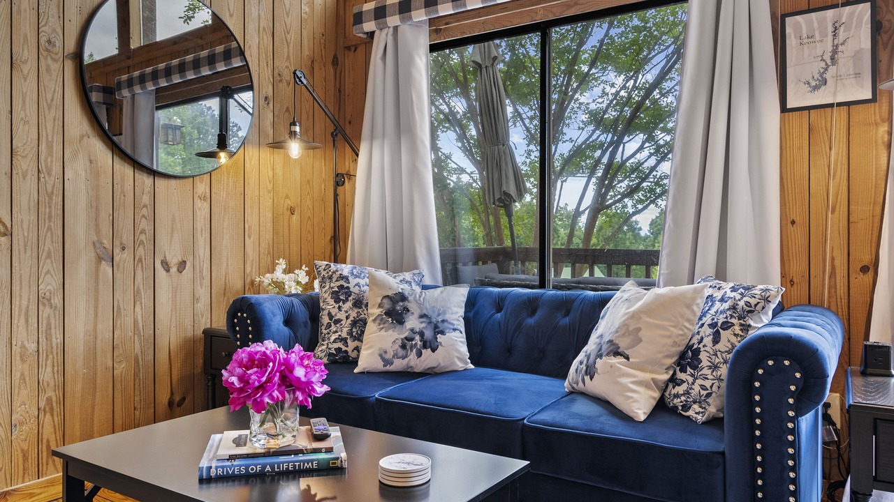 Photo of Livingroom in Six Mile