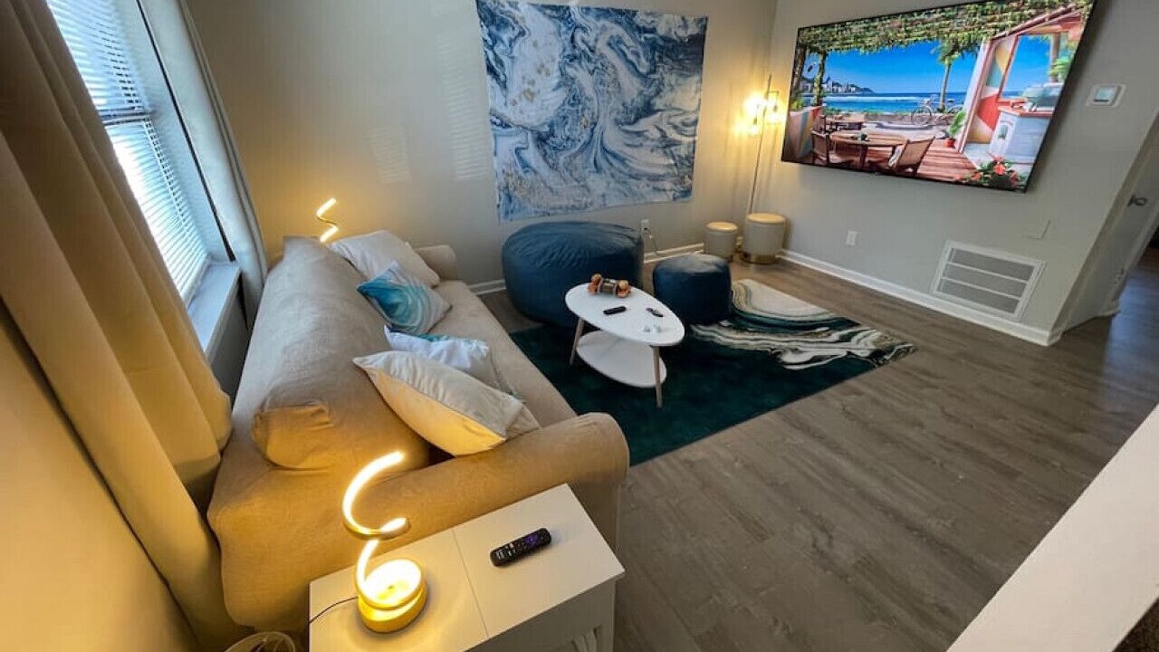 Photo of Livingroom in Commerce