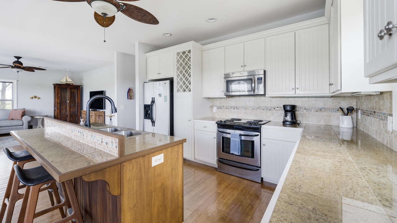 Photo of Kitchen in Oceanmarsh Subdivision