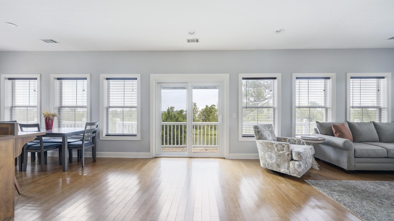 Photo of Livingroom in Oceanmarsh Subdivision