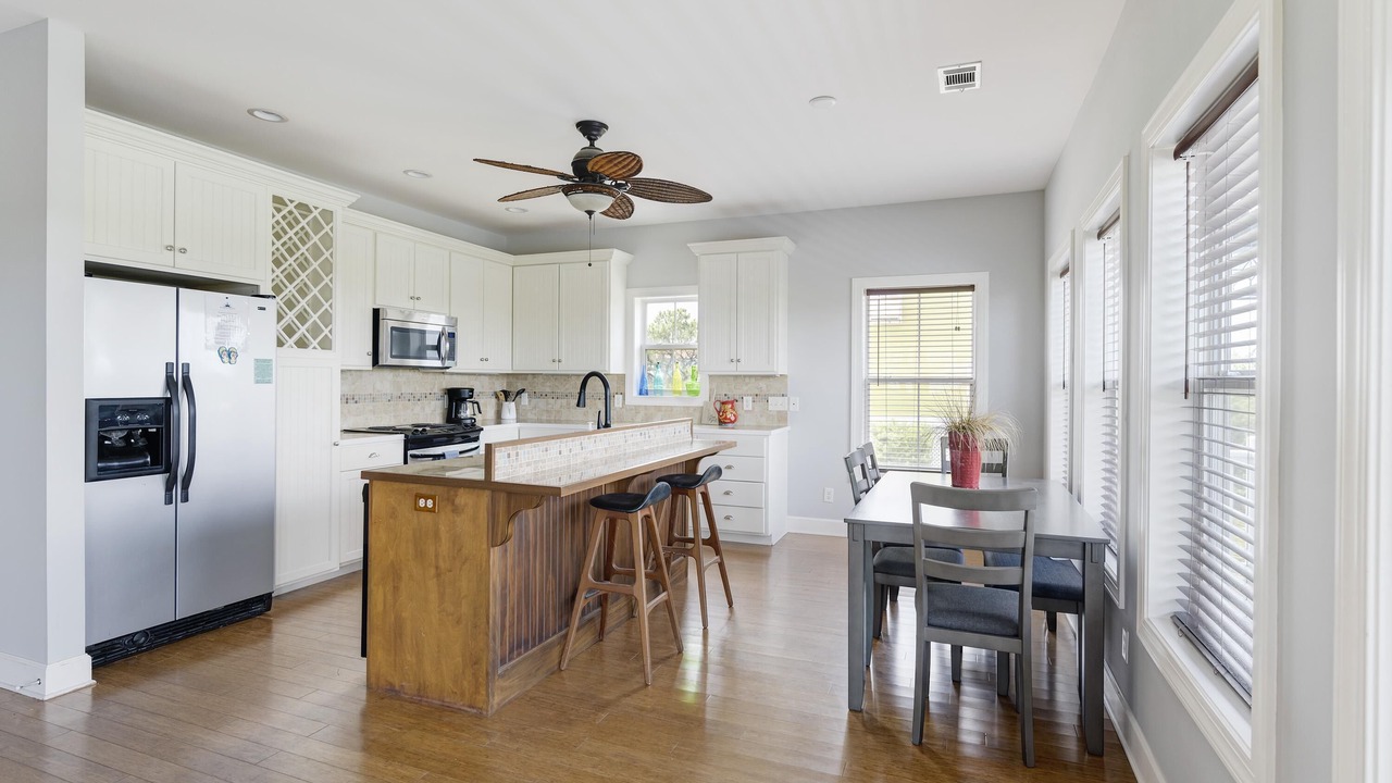 Photo of Kitchen in Oceanmarsh Subdivision