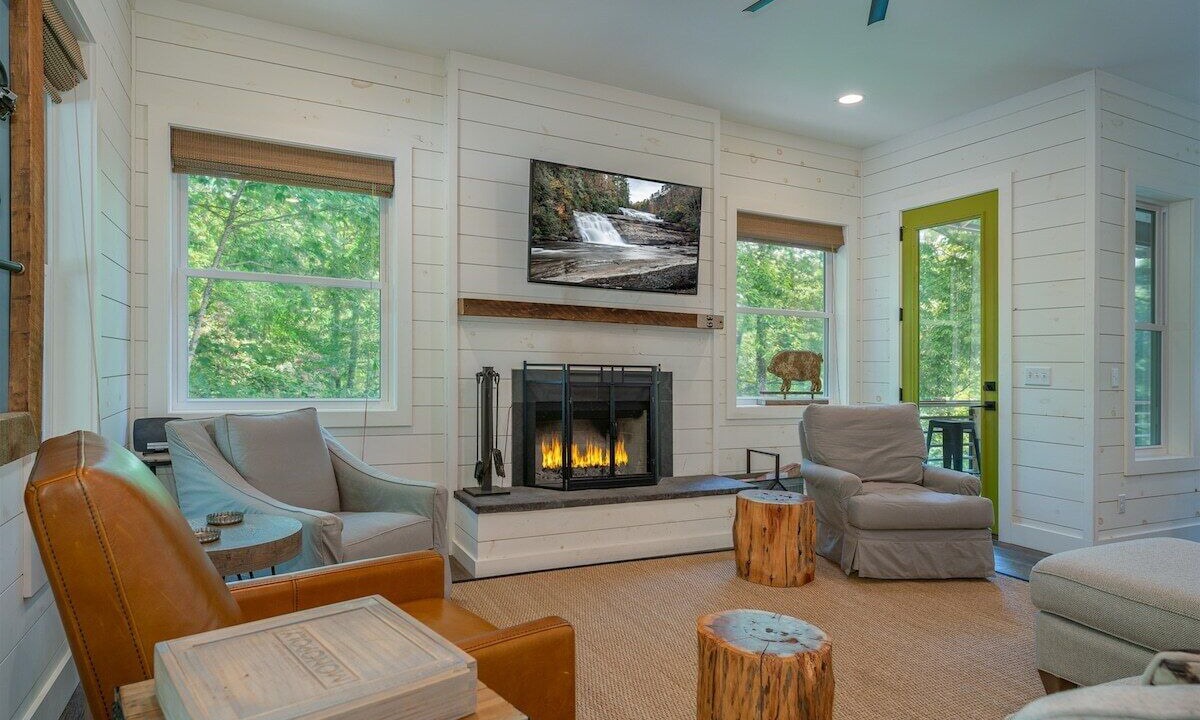 Photo of Livingroom in Pisgah Forest