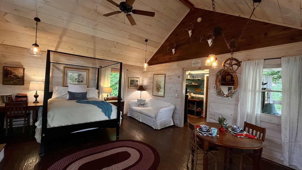Photo of Bedroom in Mountain Rest