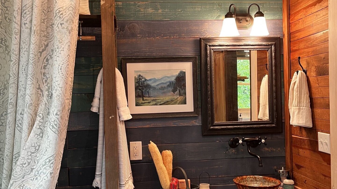 Photo of Bathroom in Mountain Rest