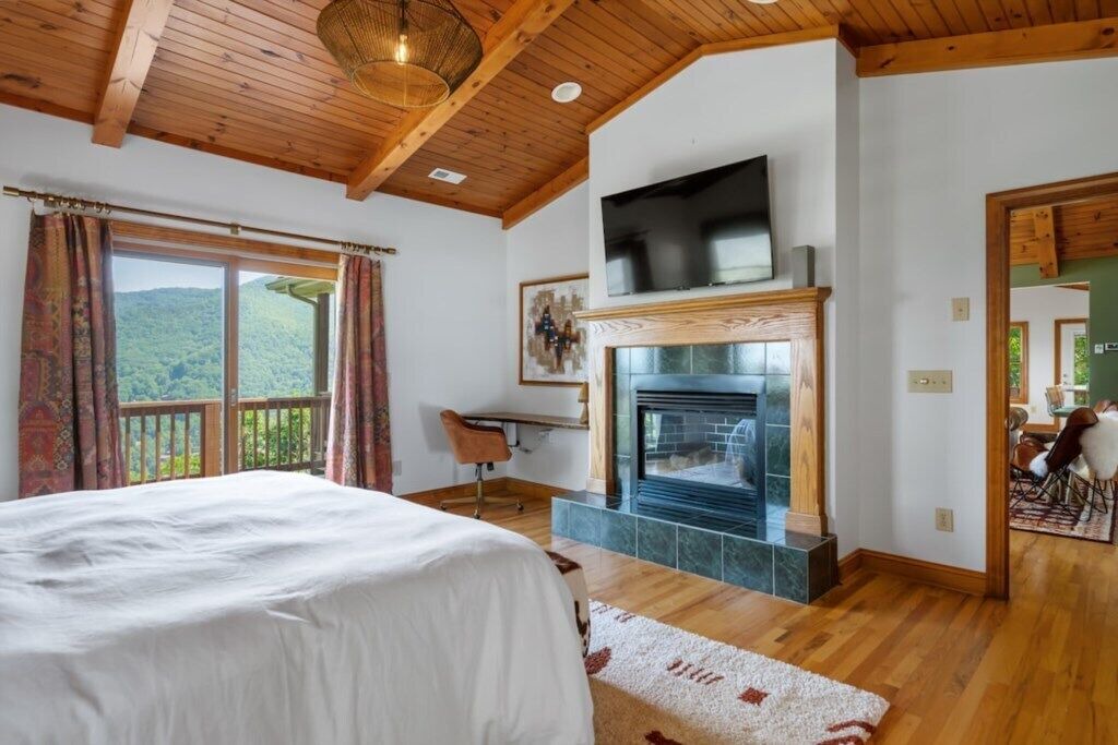 Photo of Livingroom in Maggie Valley