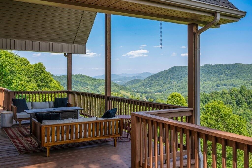 Photo of Livingroom in Maggie Valley