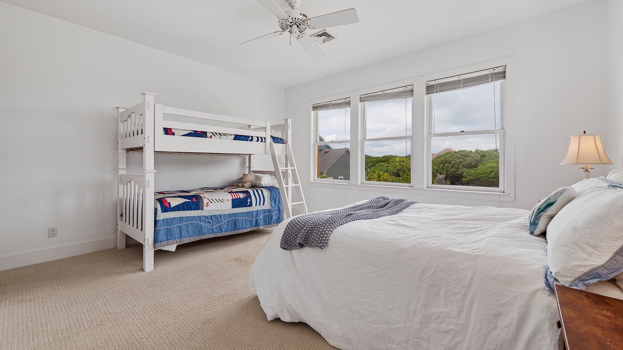 Photo of Bedroom in Debordieu Colony