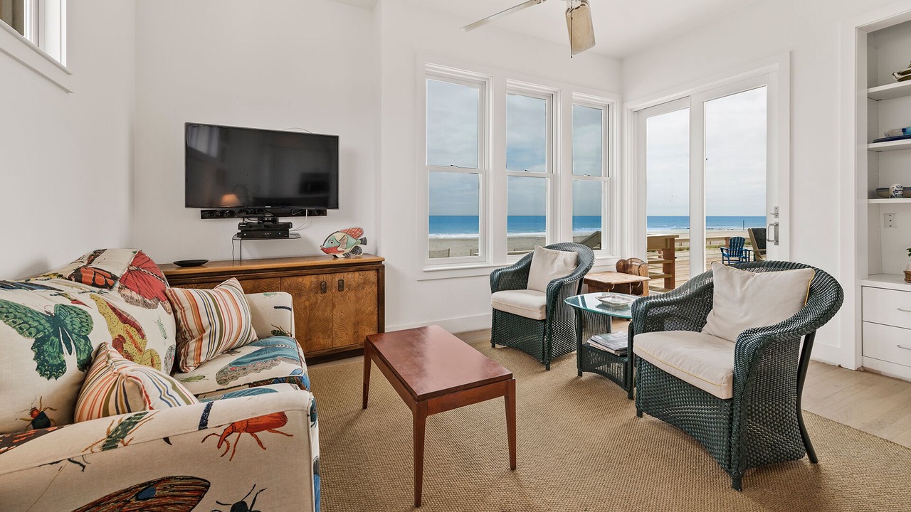 Photo of Livingroom in Debordieu Colony