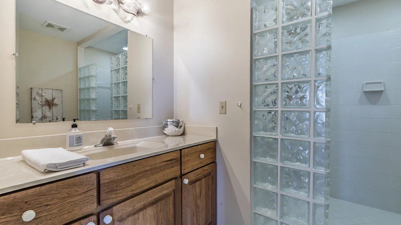 Photo of Bathroom in Beachwalk