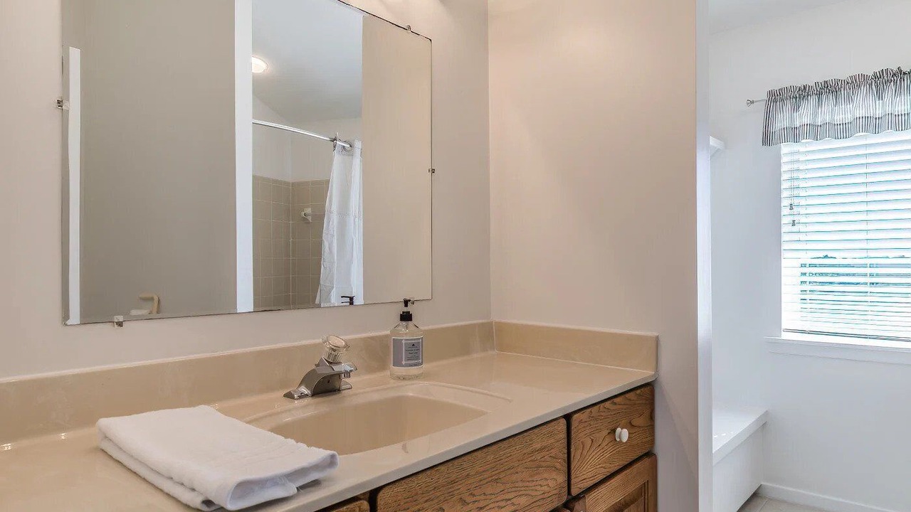 Photo of Bathroom in Beachwalk