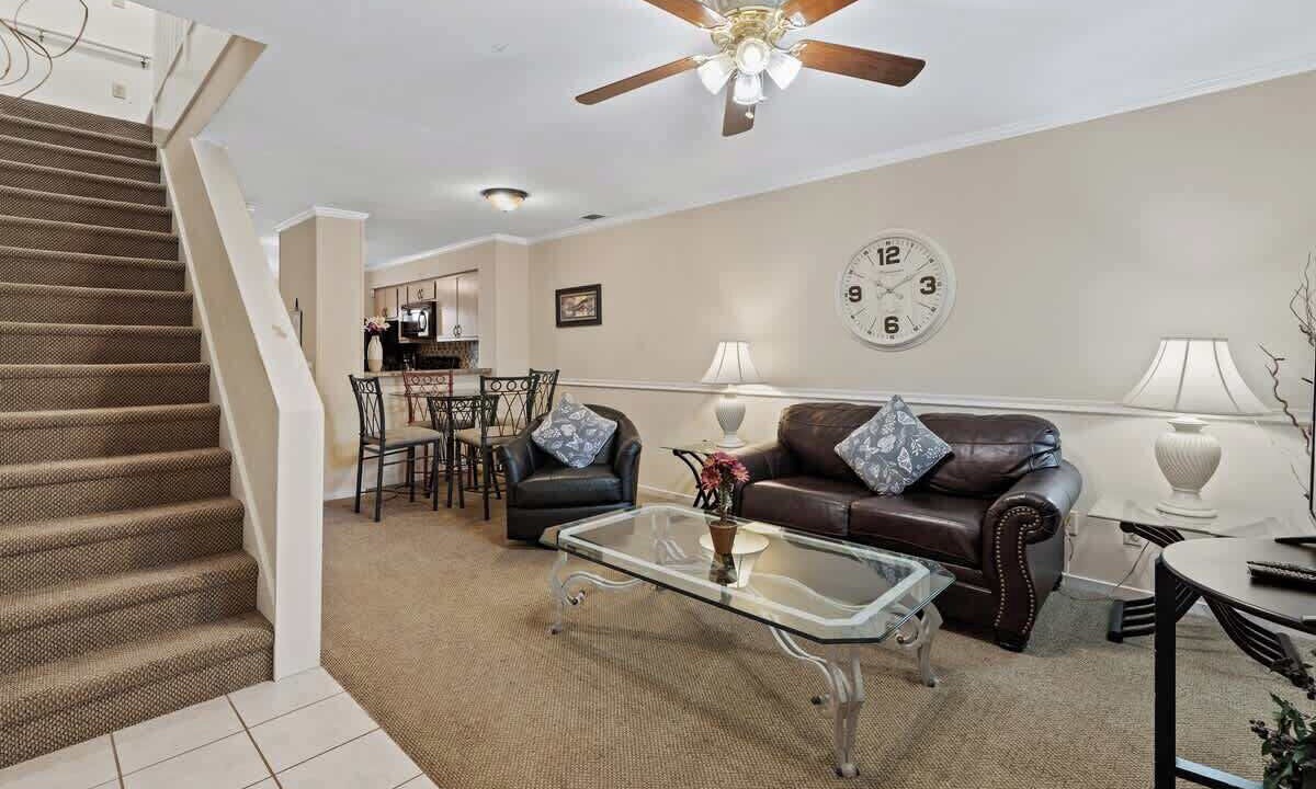 Photo of Livingroom in Seven Oaks