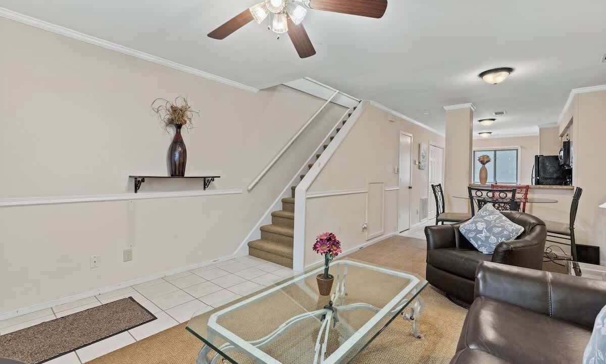 Photo of Livingroom in Seven Oaks