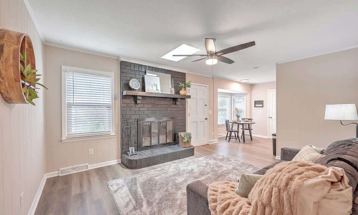 Photo of Livingroom in Goose Creek