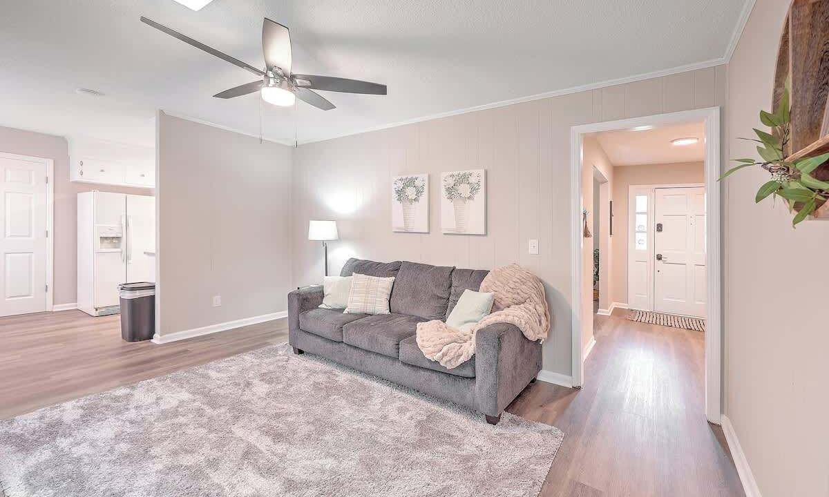 Photo of Livingroom in Goose Creek