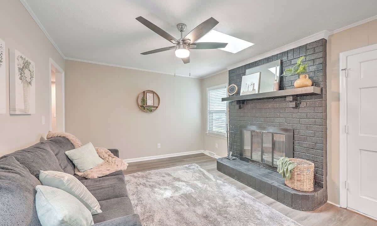 Photo of Livingroom in Goose Creek