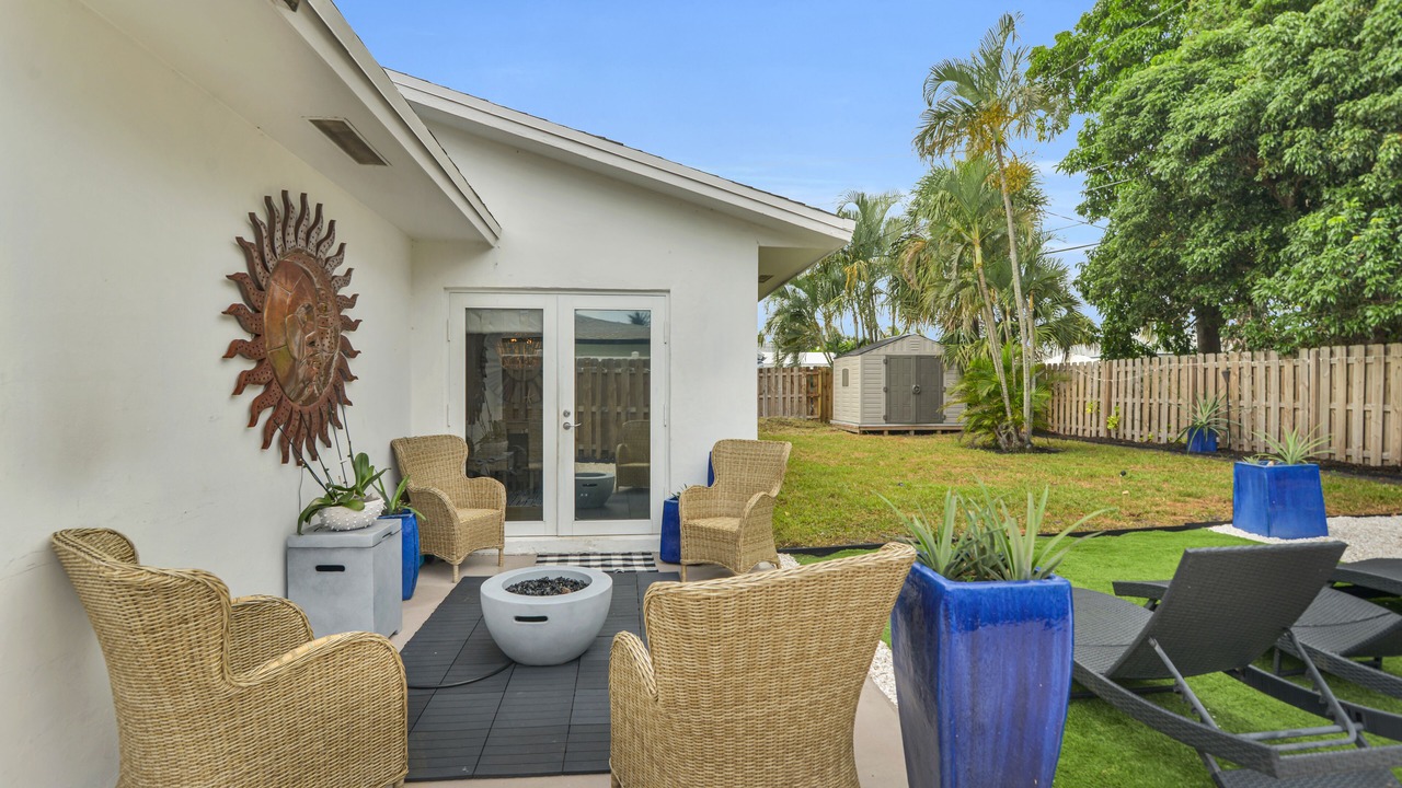 Photo of Patio Balcony in Tropic Palms