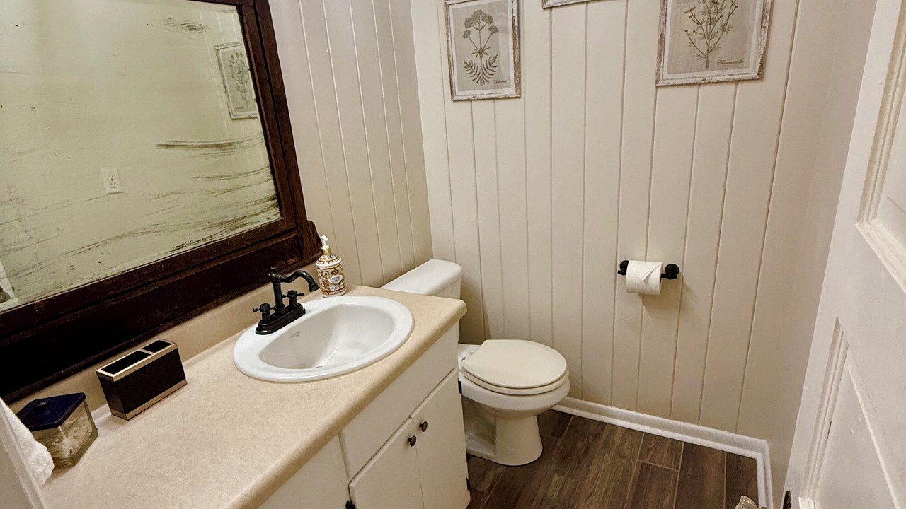 Photo of Bathroom in Peach Orchard