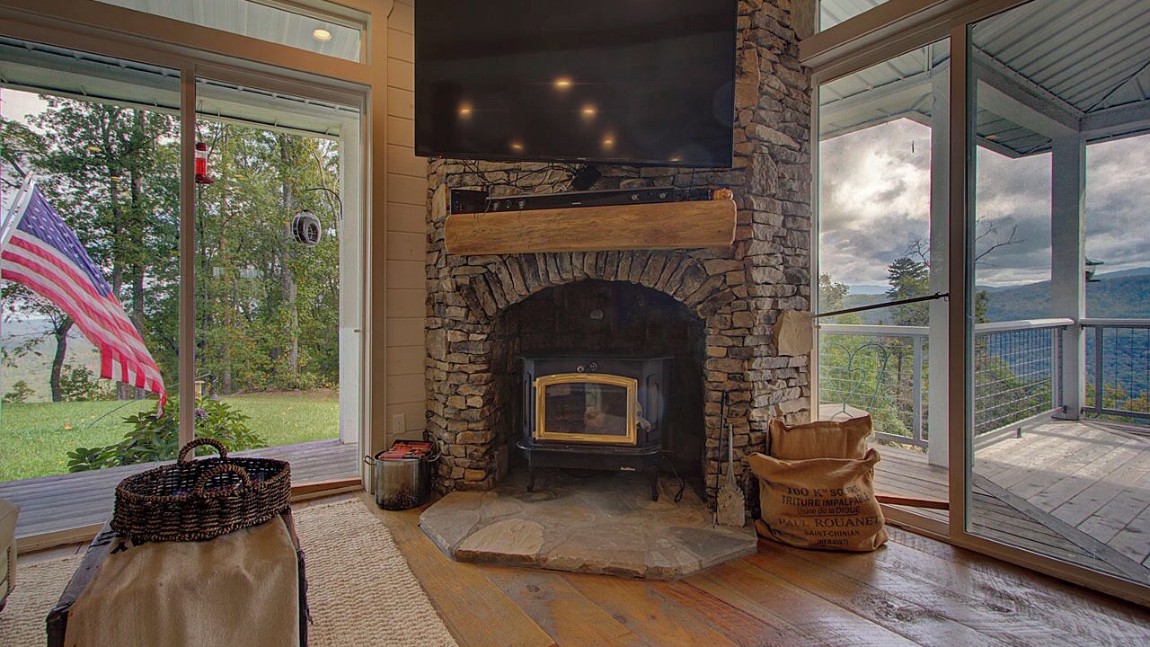 Photo of Livingroom in Tellico Plains