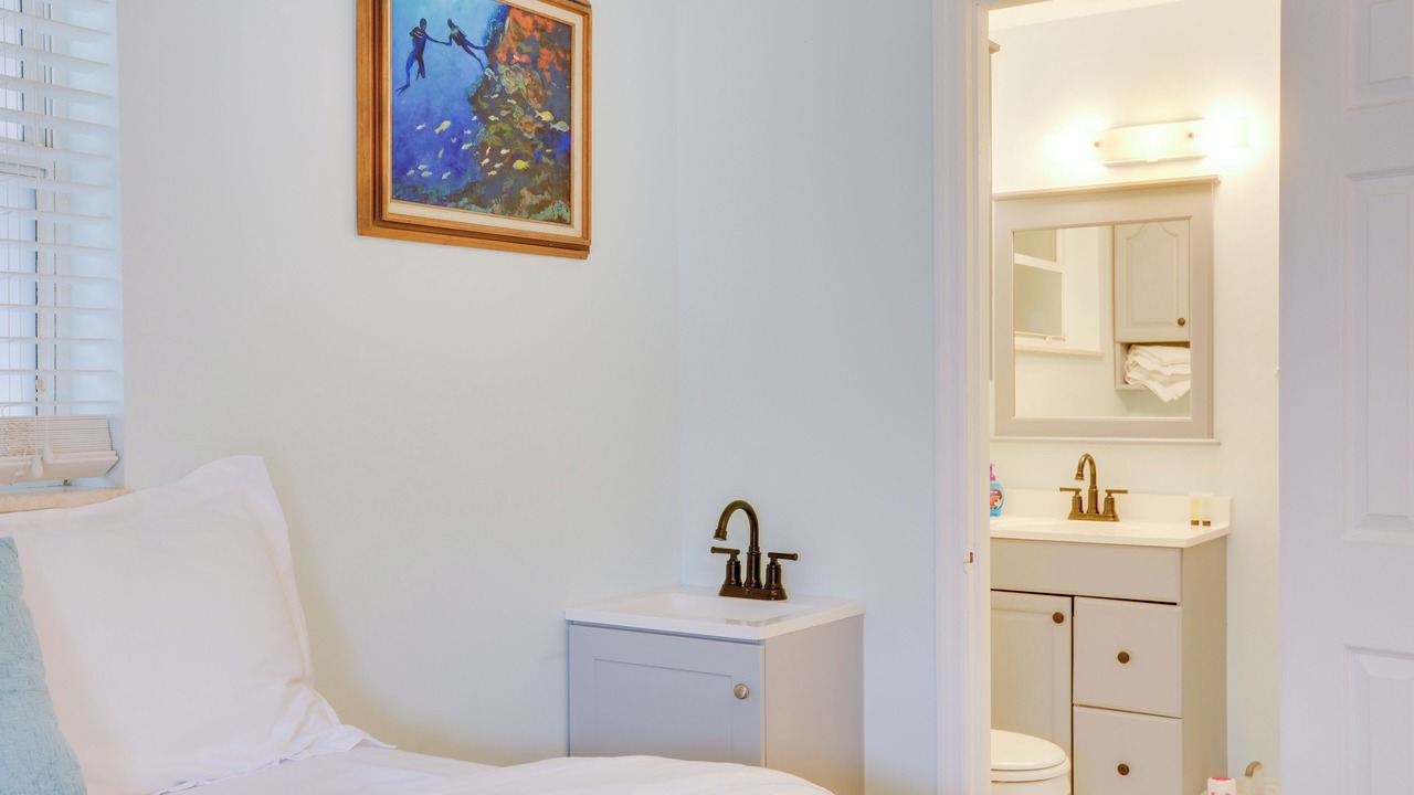 Photo of Bedroom in North River Shores