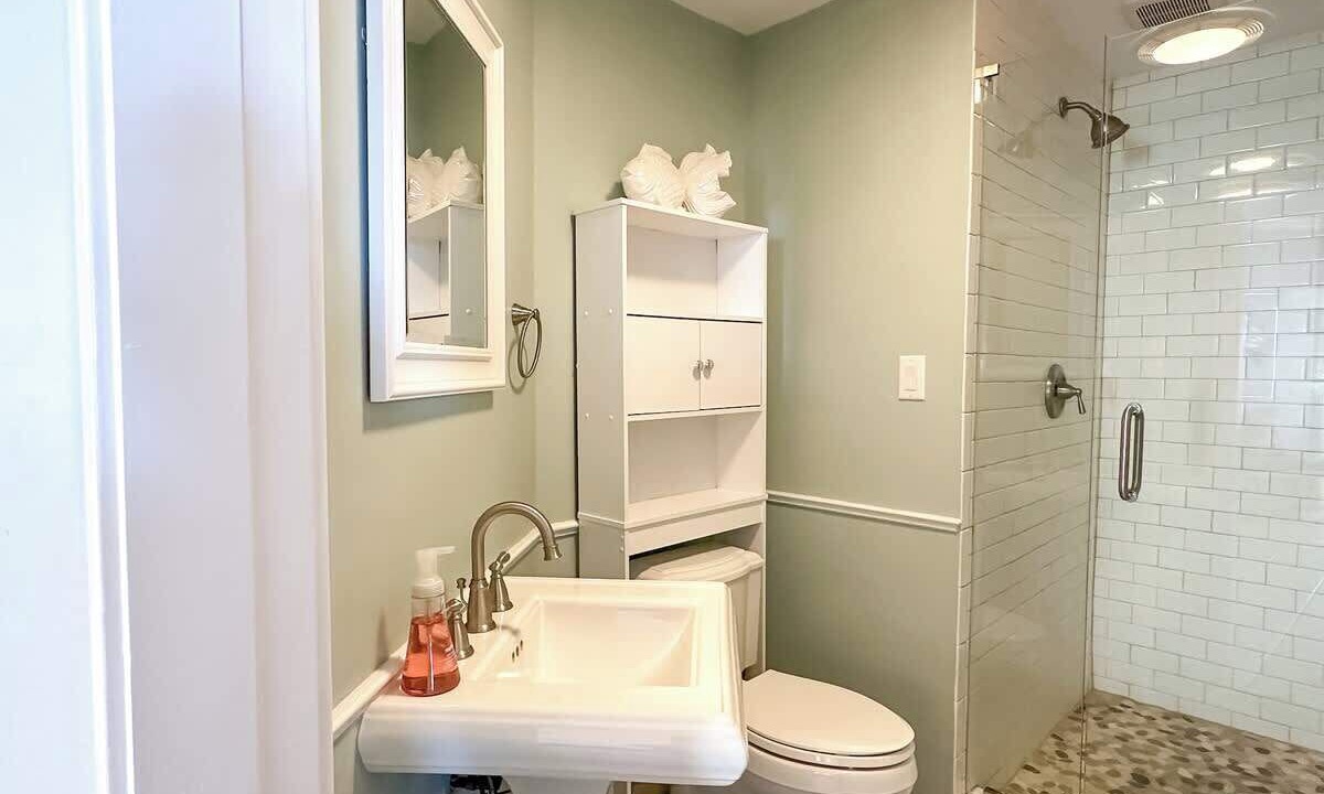 Photo of Bathroom in Beach Lagoon