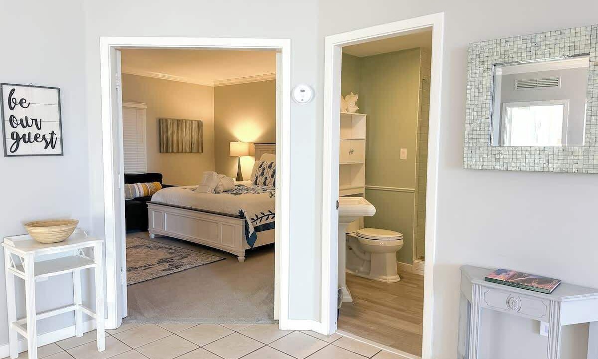 Photo of Bathroom in Beach Lagoon