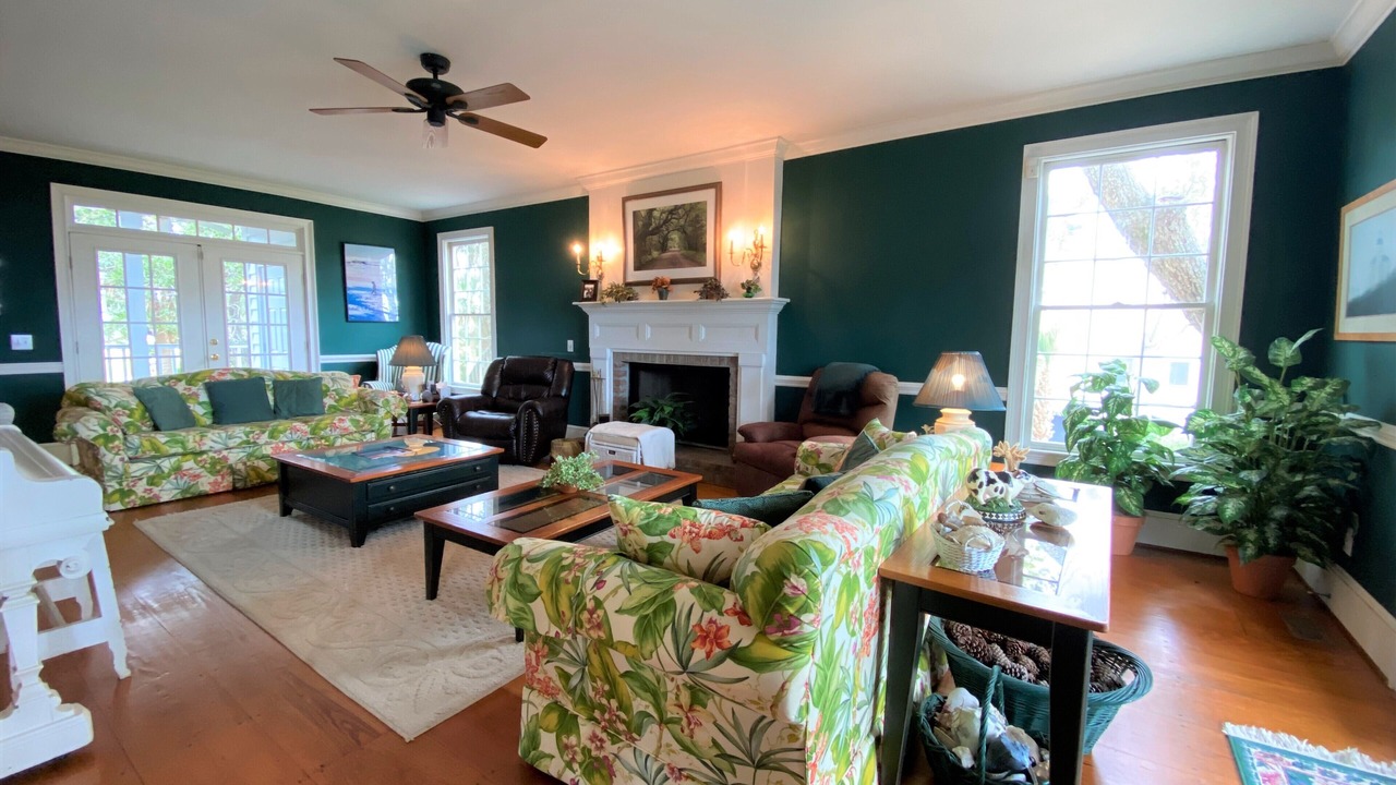 Photo of Livingroom in Jeremy Cay