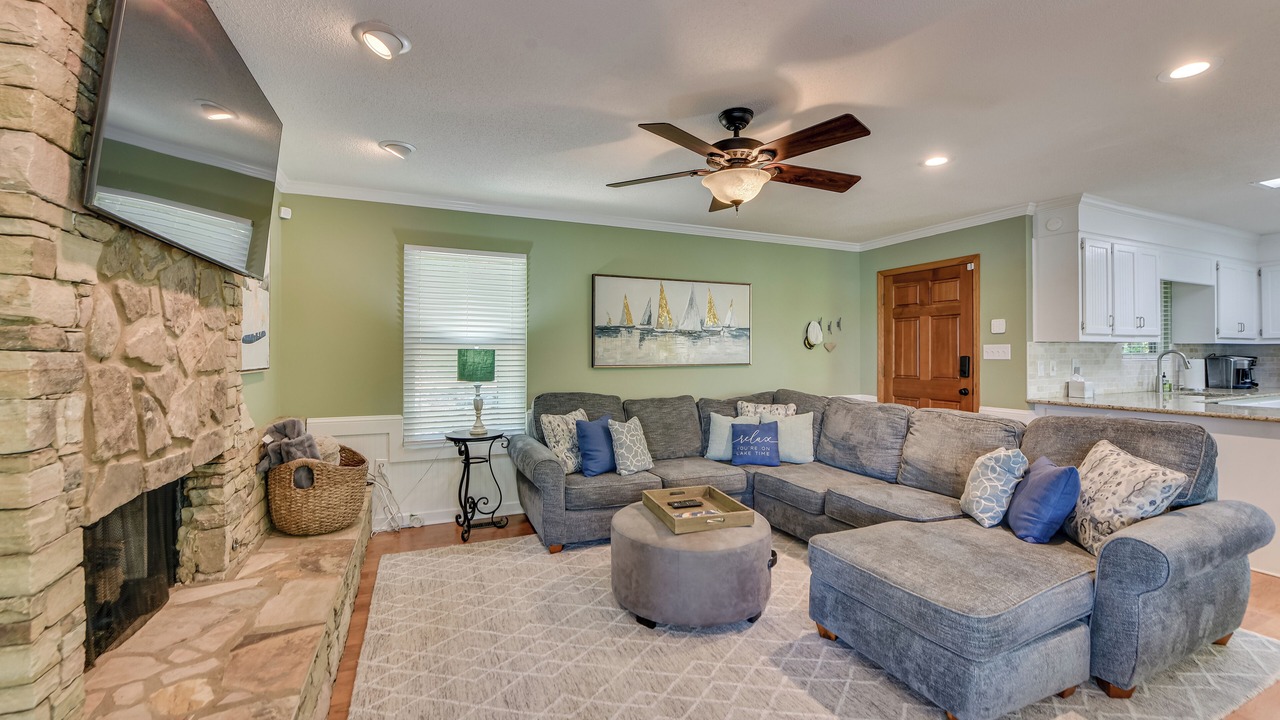Photo of Livingroom in Modoc Shores