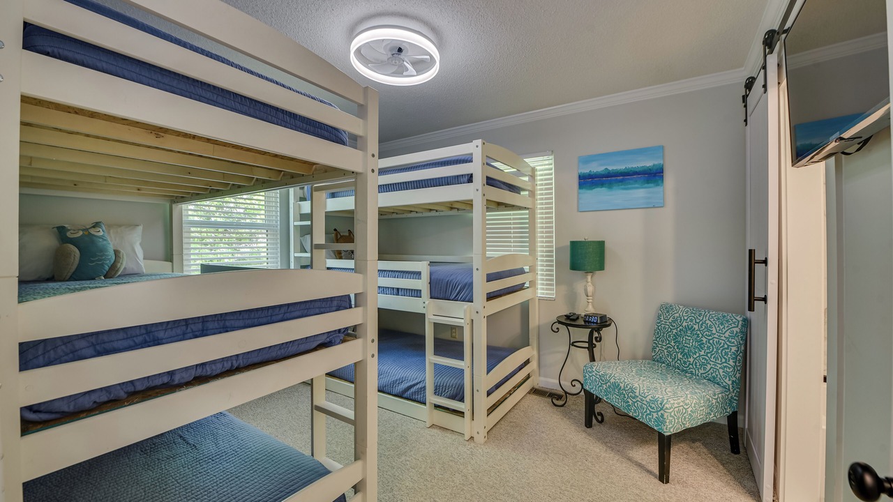 Photo of Bedroom in Modoc Shores
