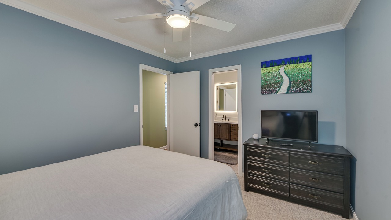 Photo of Bedroom in Modoc Shores