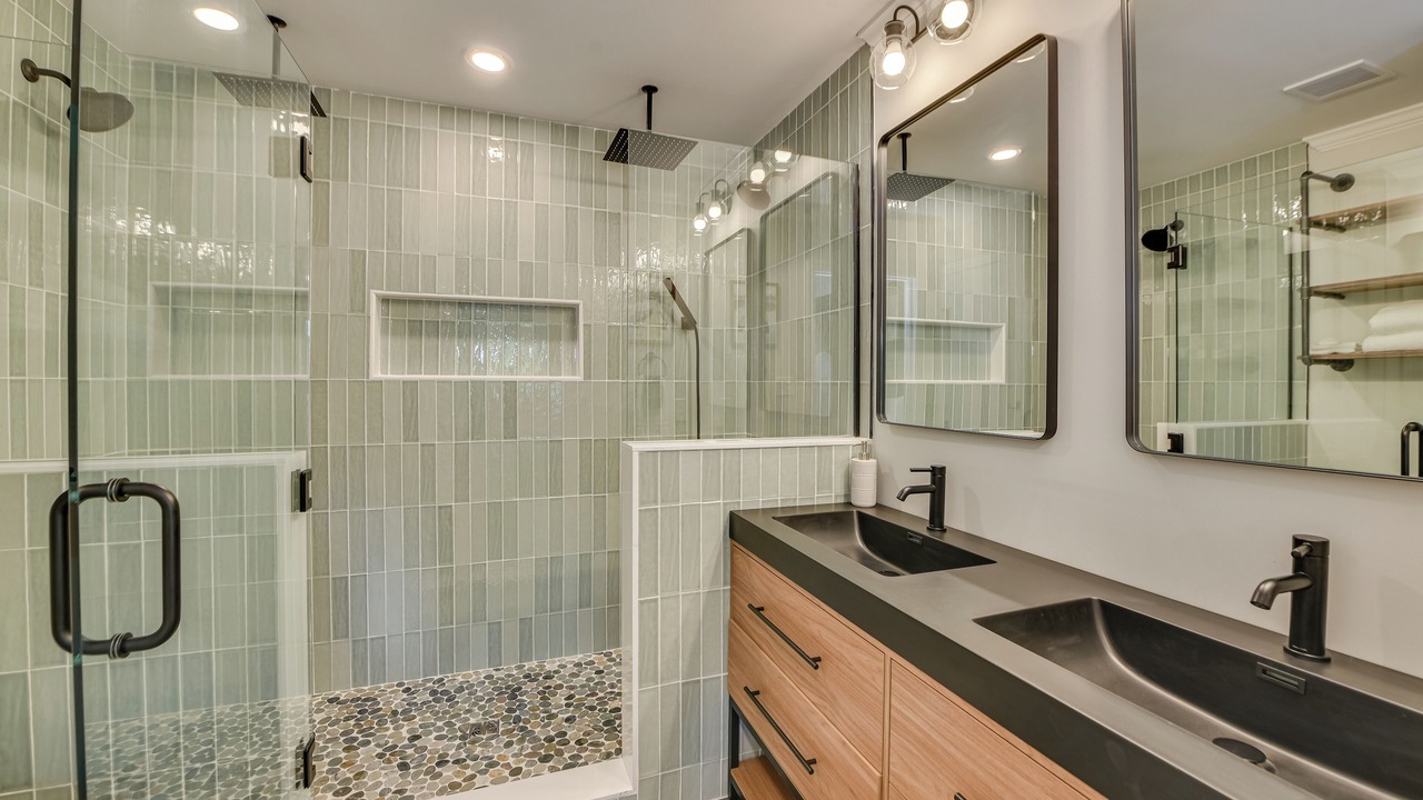 Photo of Bathroom in Modoc Shores