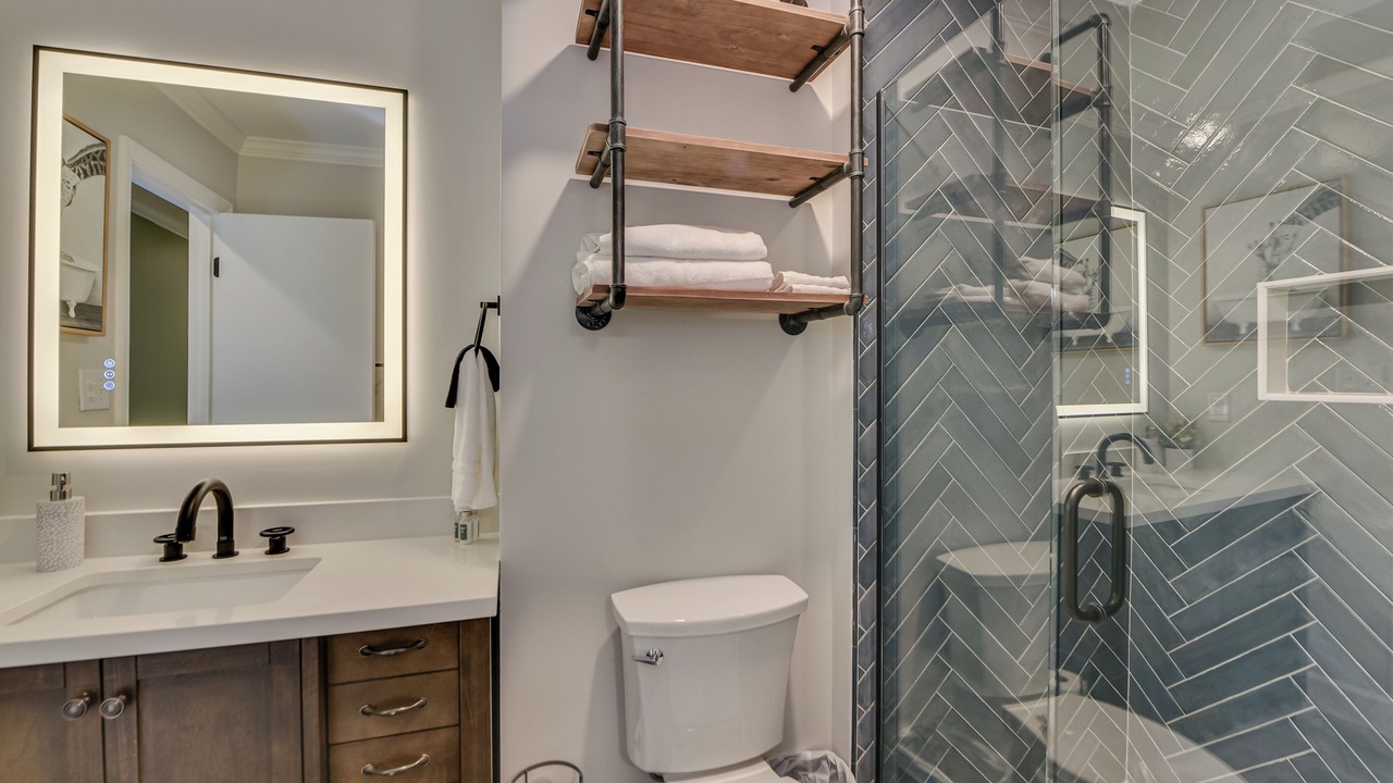 Photo of Bathroom in Modoc Shores