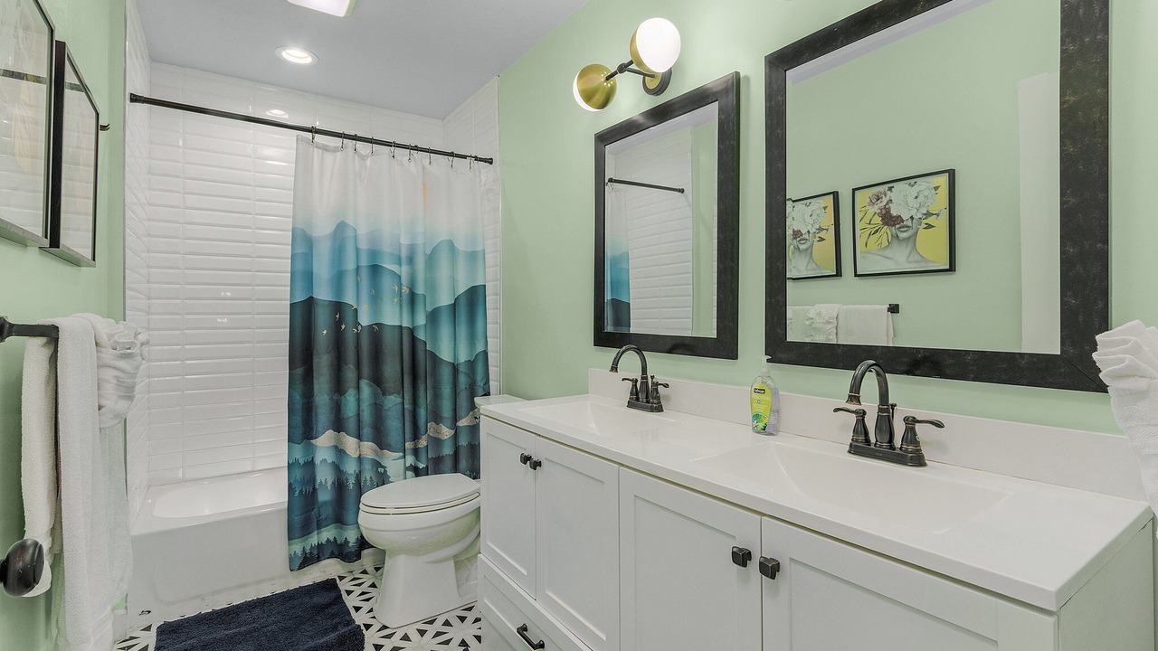 Photo of Bathroom in Kings Lake
