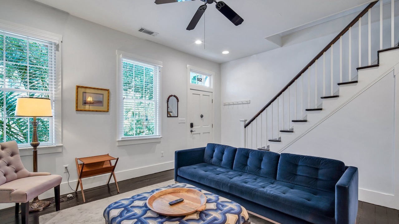 Photo of Livingroom in Beach Institute
