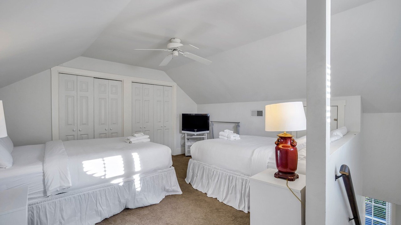 Photo of Bedroom in Beach Institute