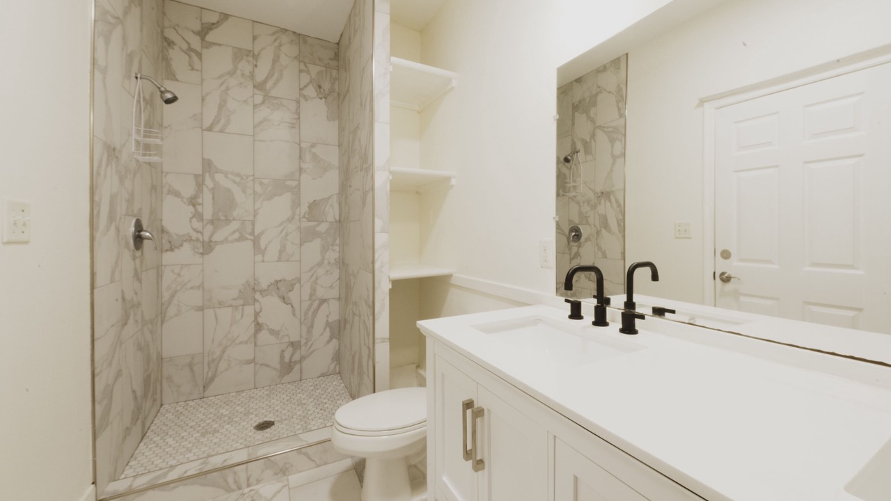 Photo of Bathroom in Metropolitan