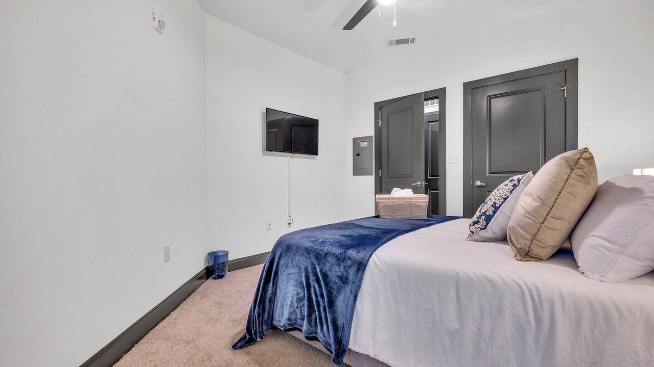 Photo of Bedroom in Downtown