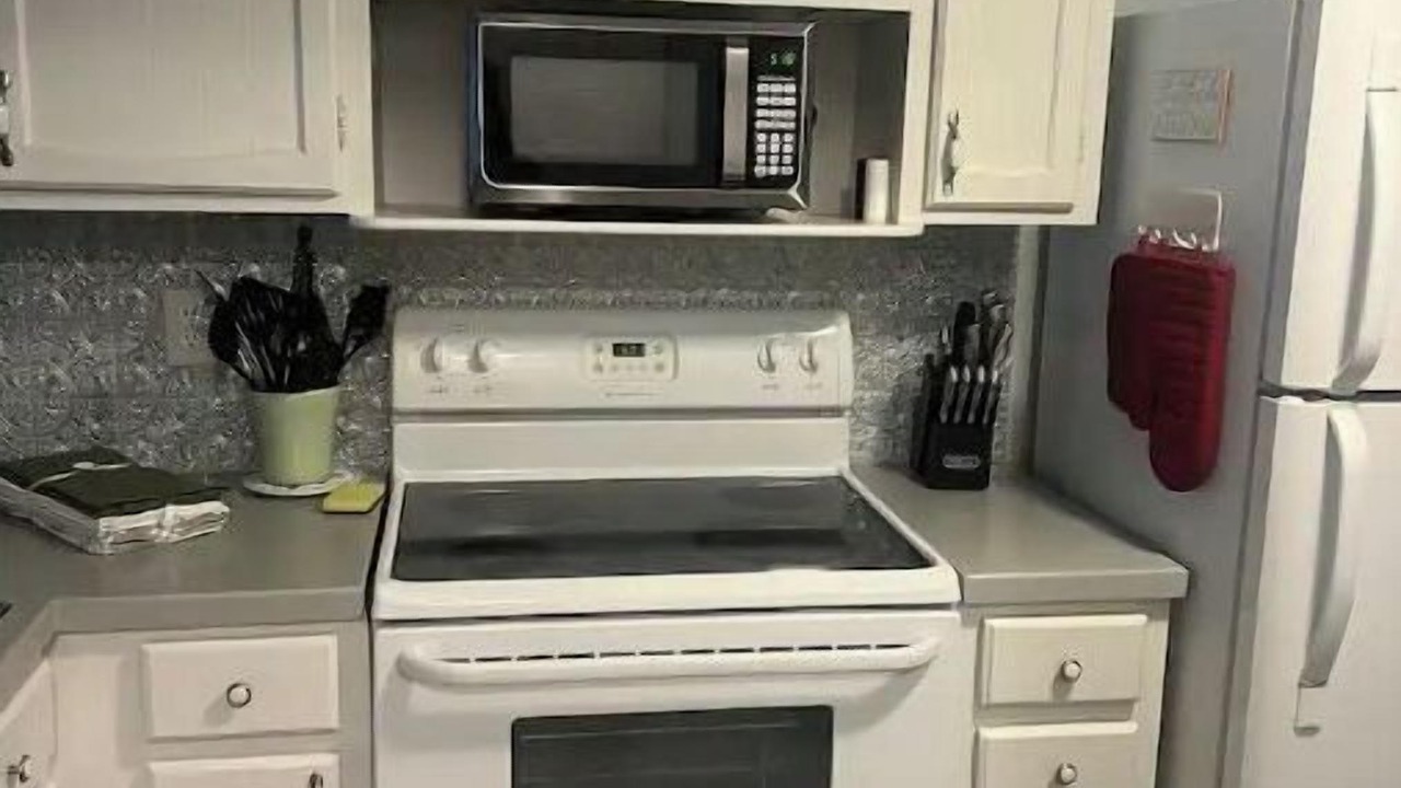 Photo of Kitchen in Oceanmarsh Subdivision