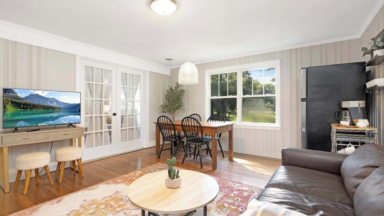 Photo of Livingroom in Ashbrook - Clawson Village