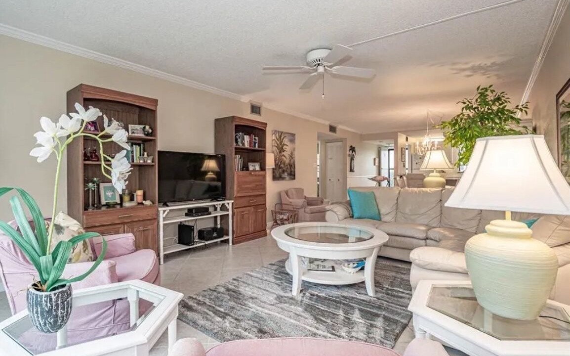 Photo of Livingroom in Indian River Shores