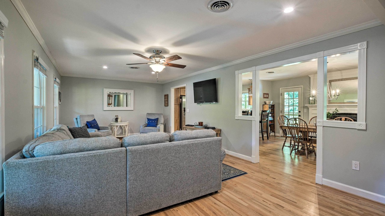 Photo of Livingroom in Clemson